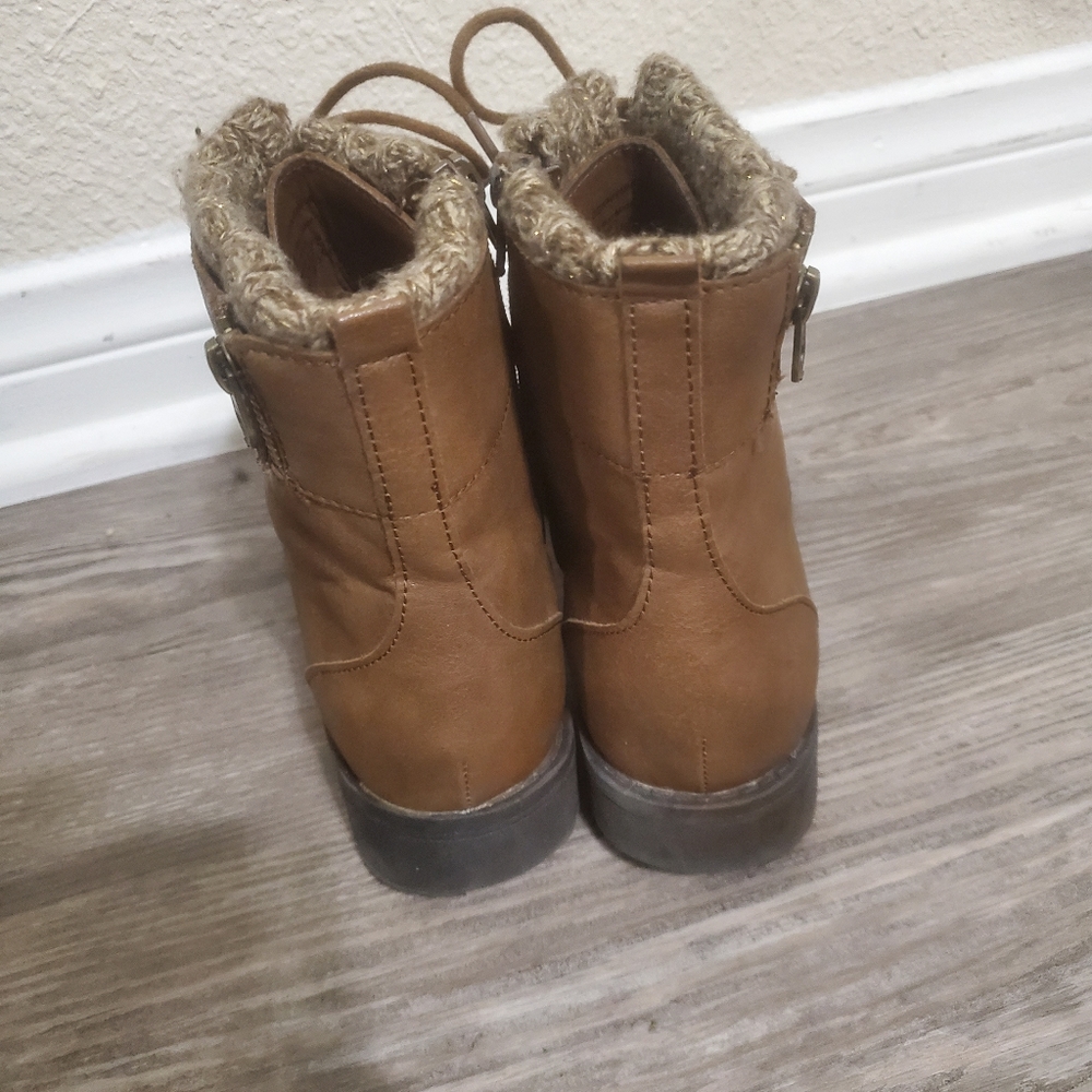 boots - Picture 2 of 4